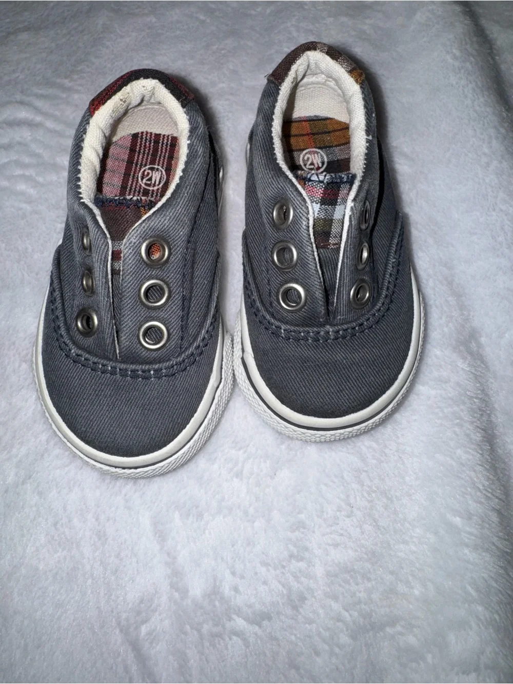 6 pairs of baby shoes size (2 are 3-6 months) 4 are size 2